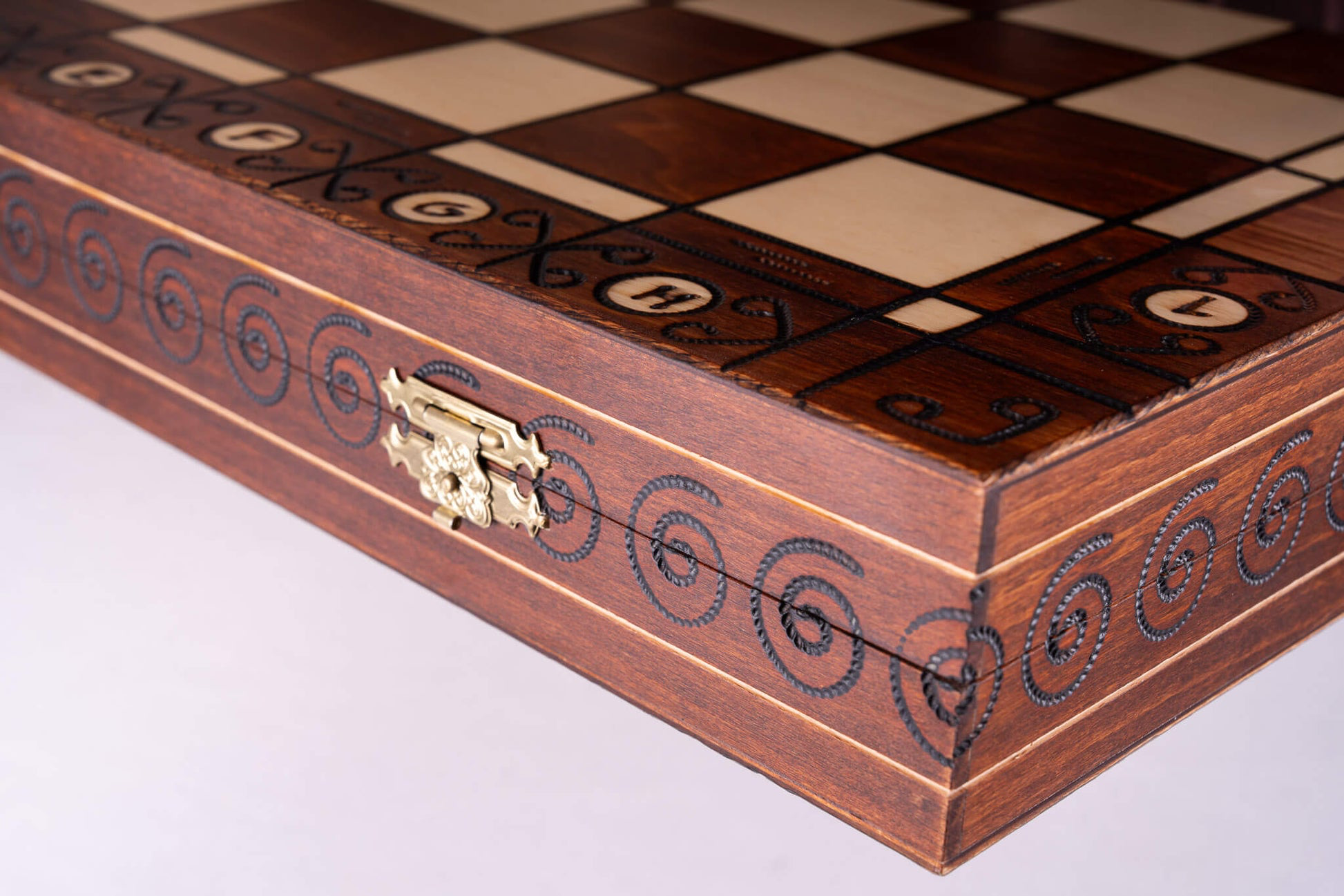 Échiquier en Bois Pliant avec Pièces Sculptées | Design Élégant pour Passionnés d'Échecs