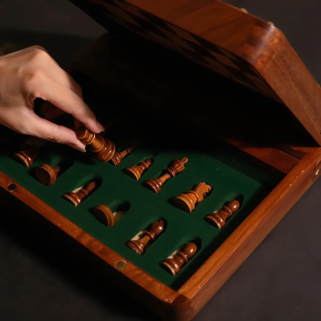 Coffret d'Échecs Pliant en Palissandre et Érable avec Magnétisme – 30 cm x 30 cm 2